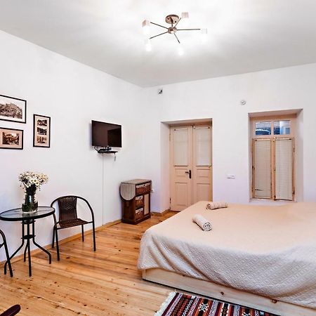 Nina' Cozy Apartment Tbilisi ภายนอก รูปภาพ
