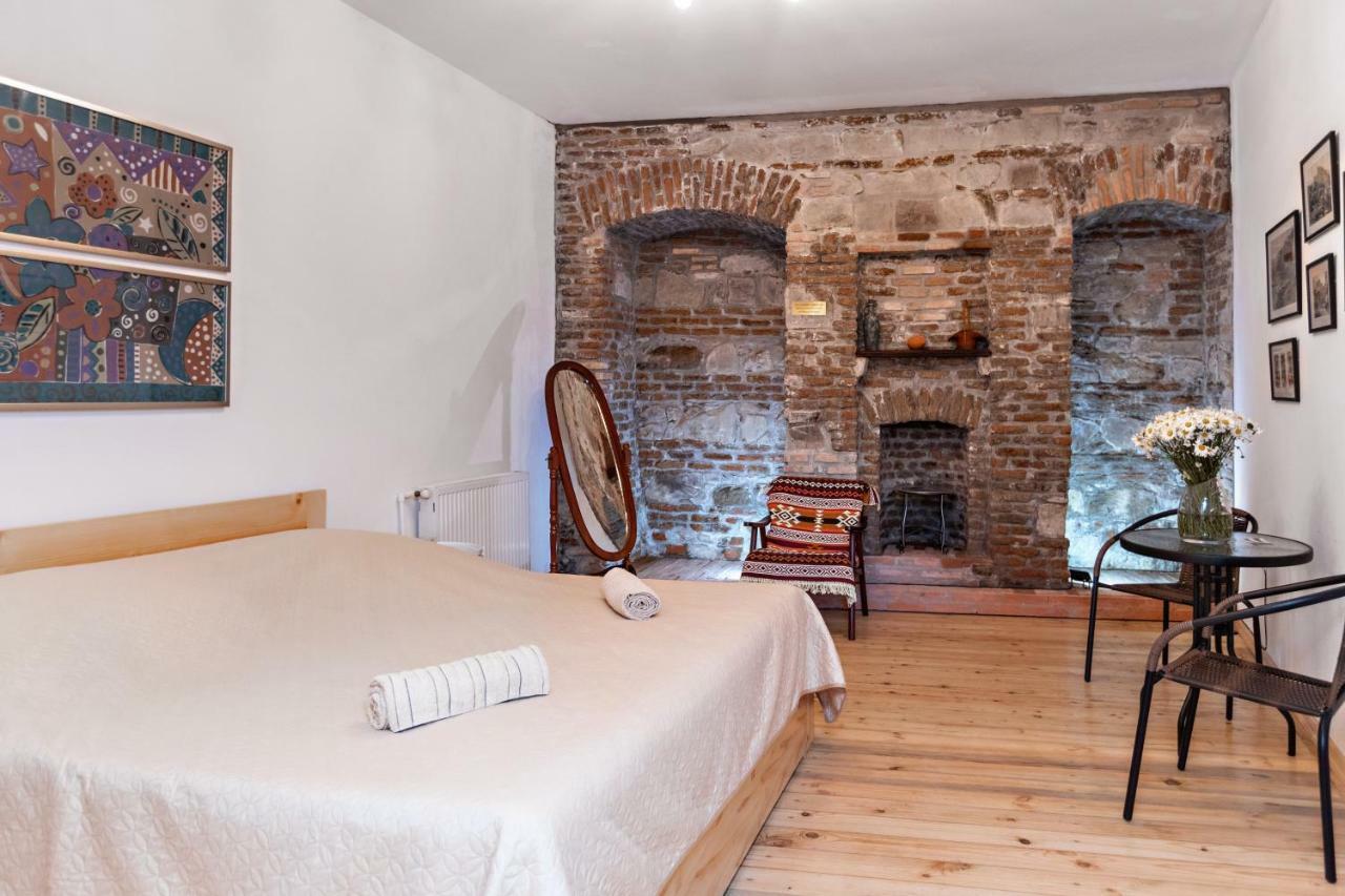 Nina' Cozy Apartment Tbilisi ภายนอก รูปภาพ