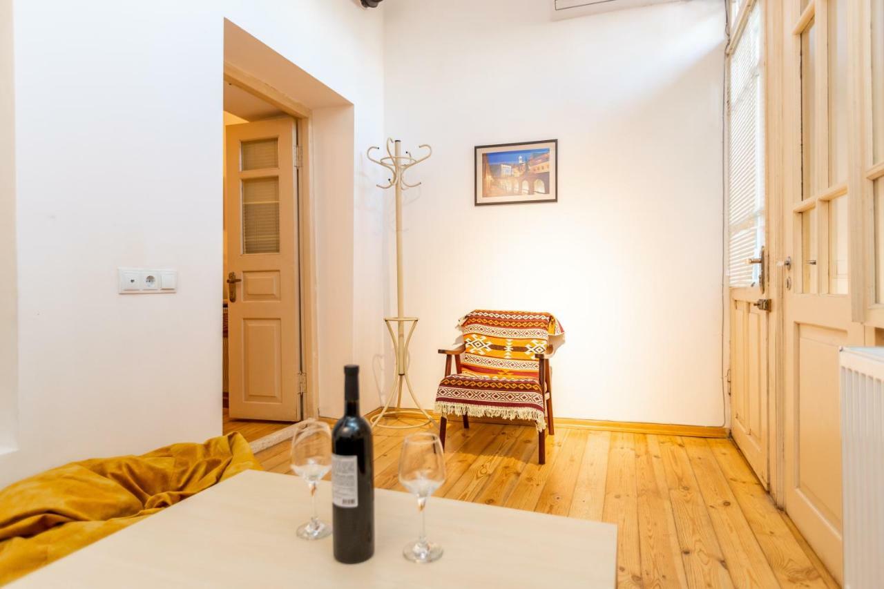 Nina' Cozy Apartment Tbilisi ภายนอก รูปภาพ